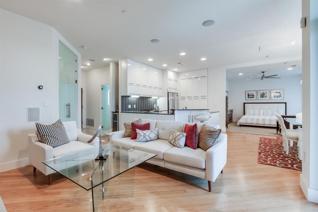 301 NE 4th Street Unit: 7