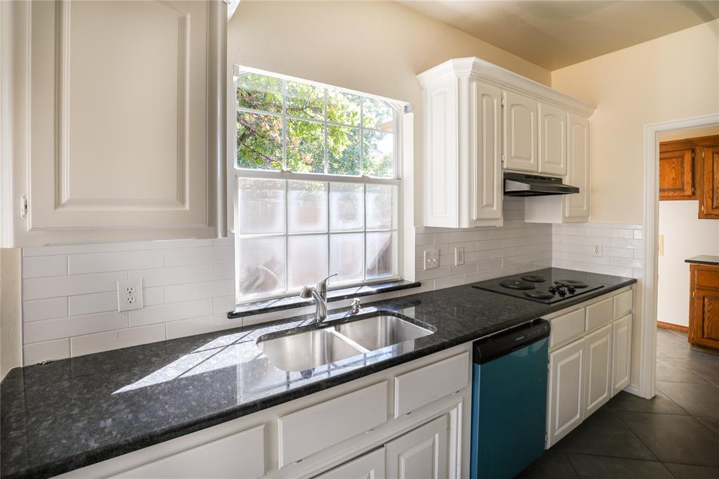 605 Heatherstone Road