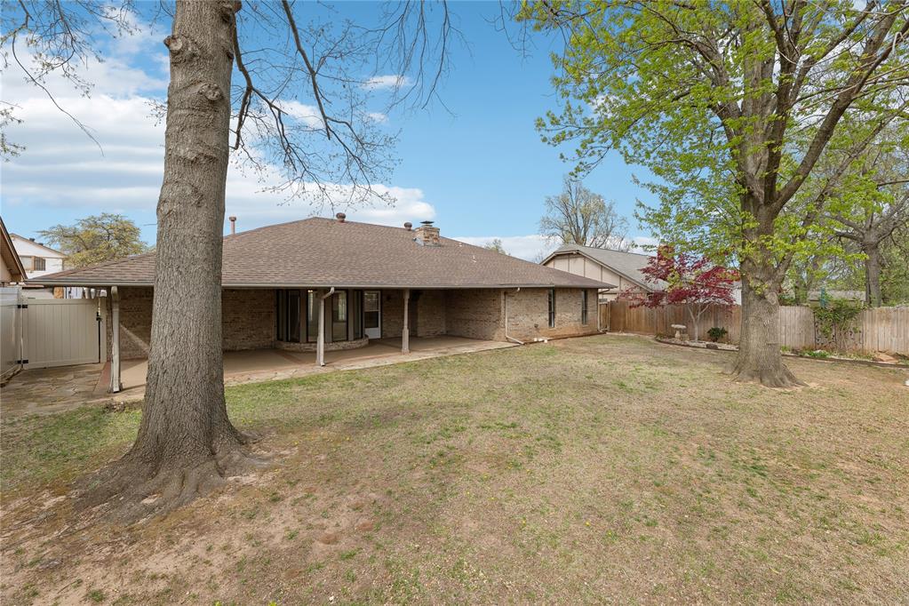 9112 Oak Hollow Drive