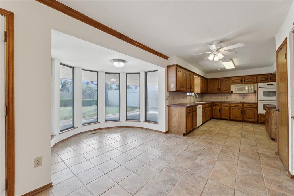 9112 Oak Hollow Drive