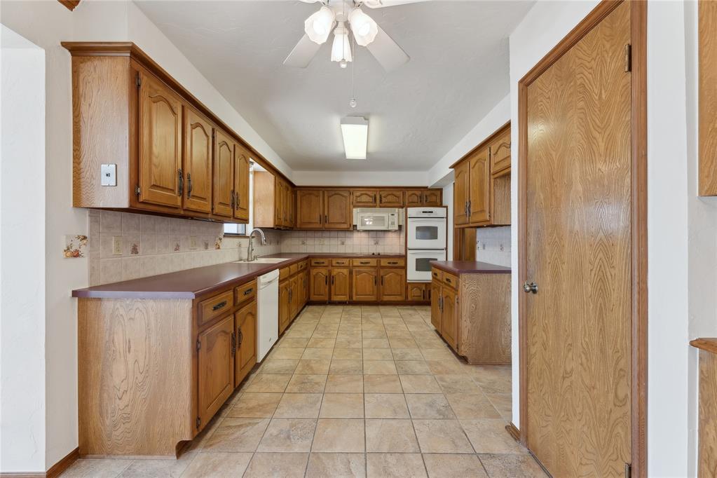 9112 Oak Hollow Drive