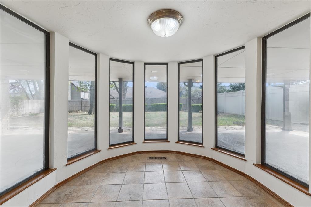 9112 Oak Hollow Drive