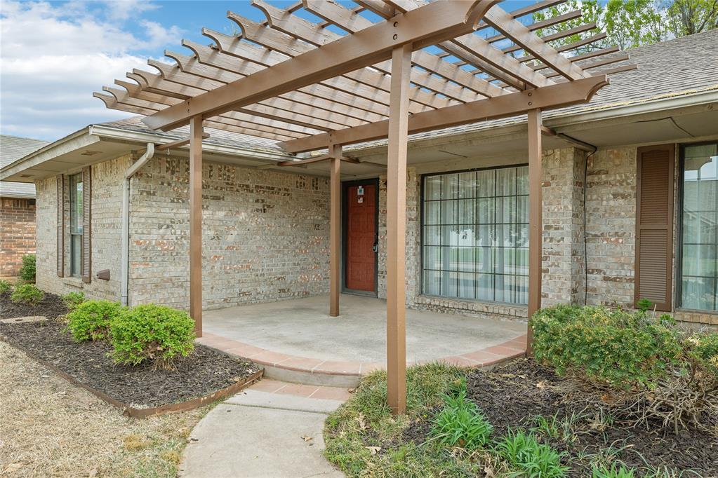 9112 Oak Hollow Drive