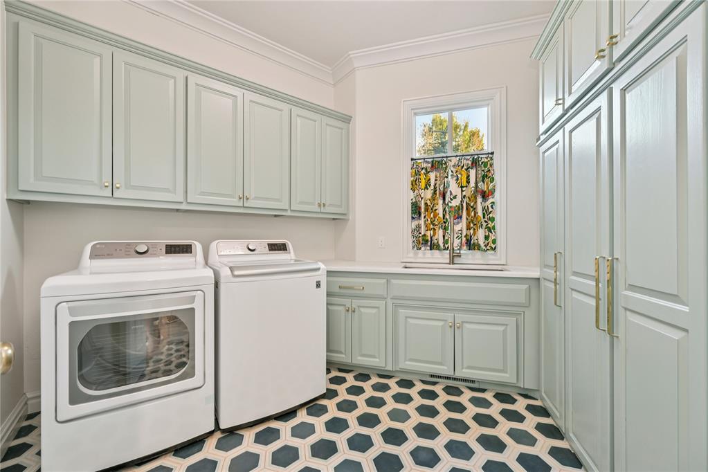 1401 Oak Tree Drive