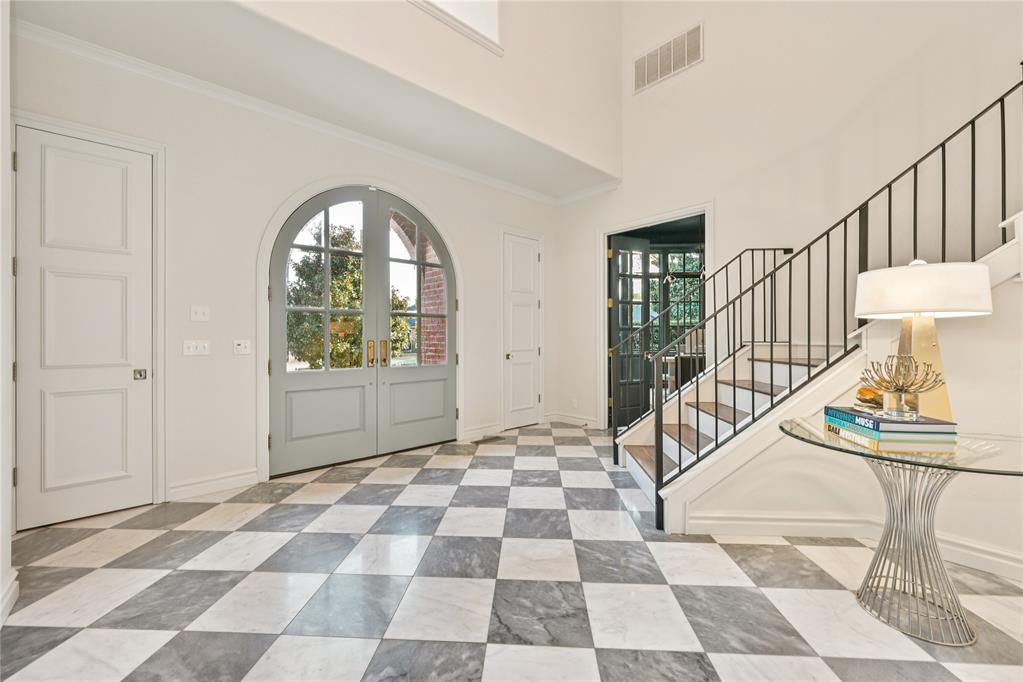 1401 Oak Tree Drive