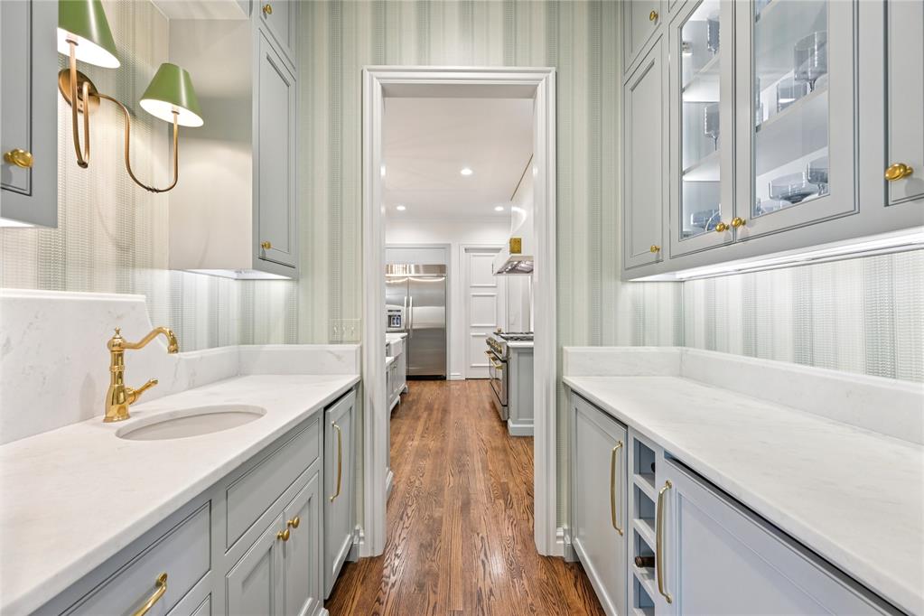 1401 Oak Tree Drive