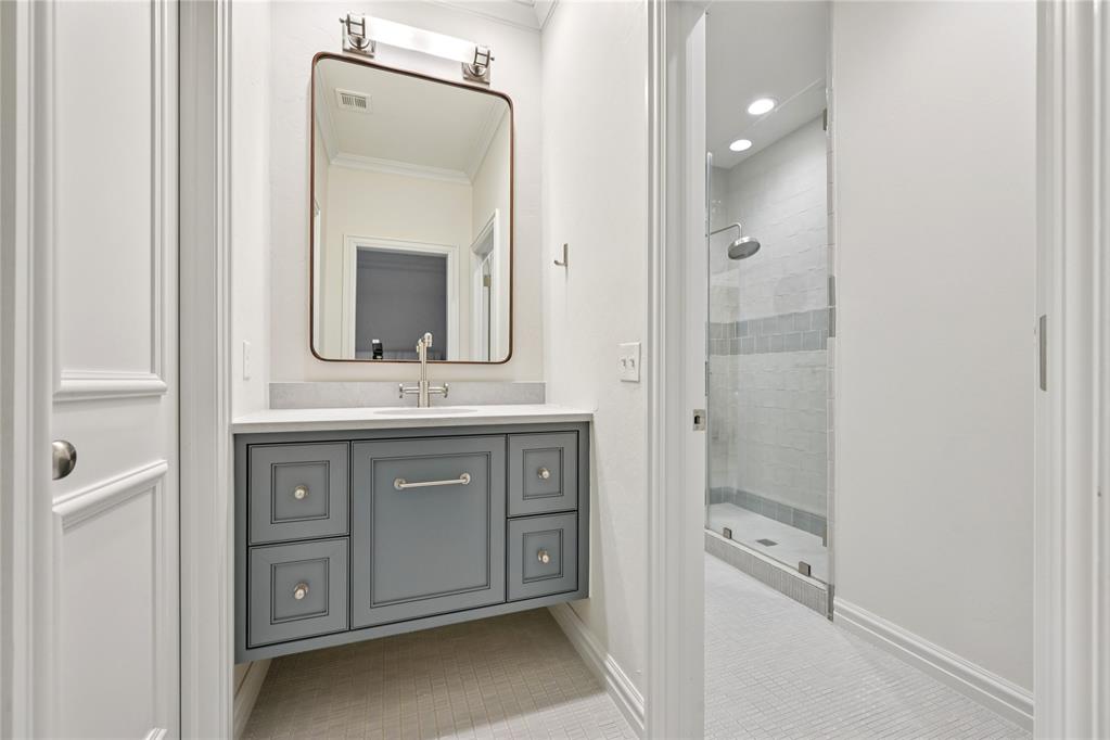 1401 Oak Tree Drive