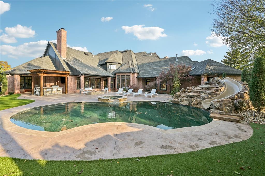 1401 Oak Tree Drive
