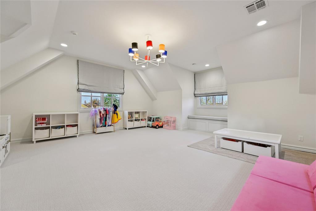 1401 Oak Tree Drive