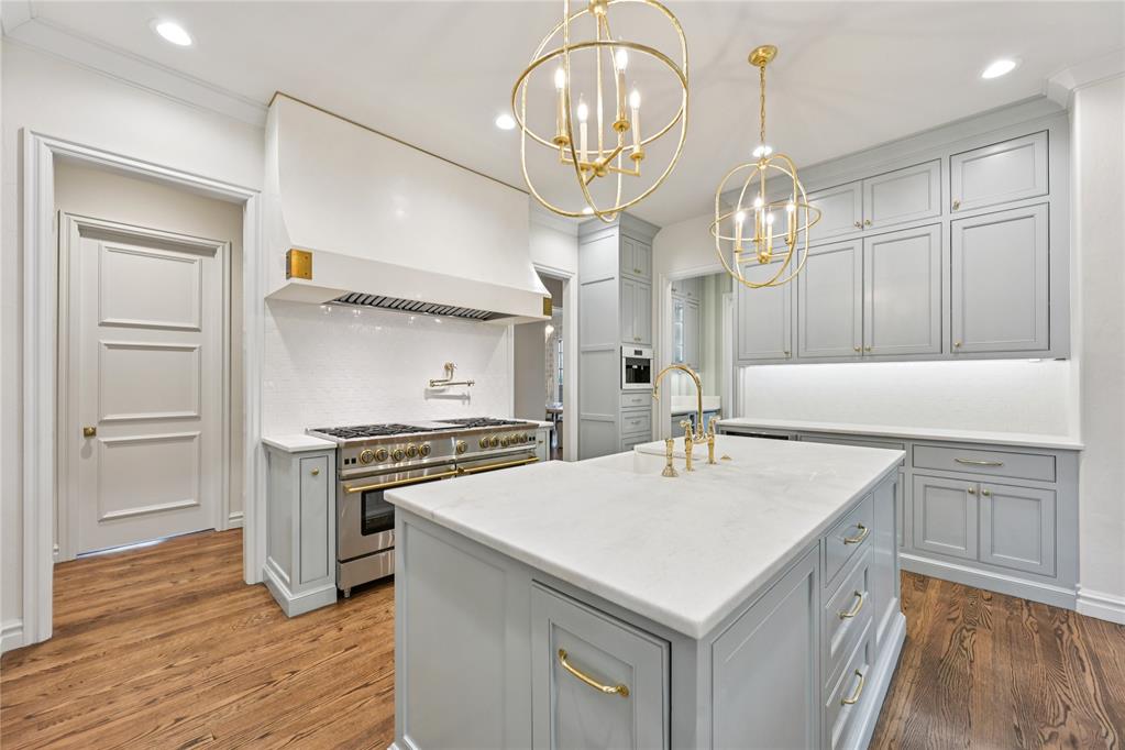 1401 Oak Tree Drive