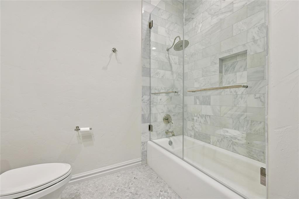 1401 Oak Tree Drive