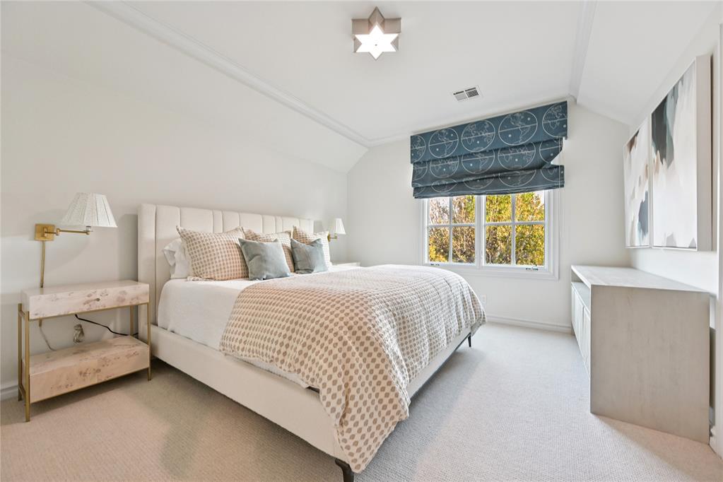 1401 Oak Tree Drive