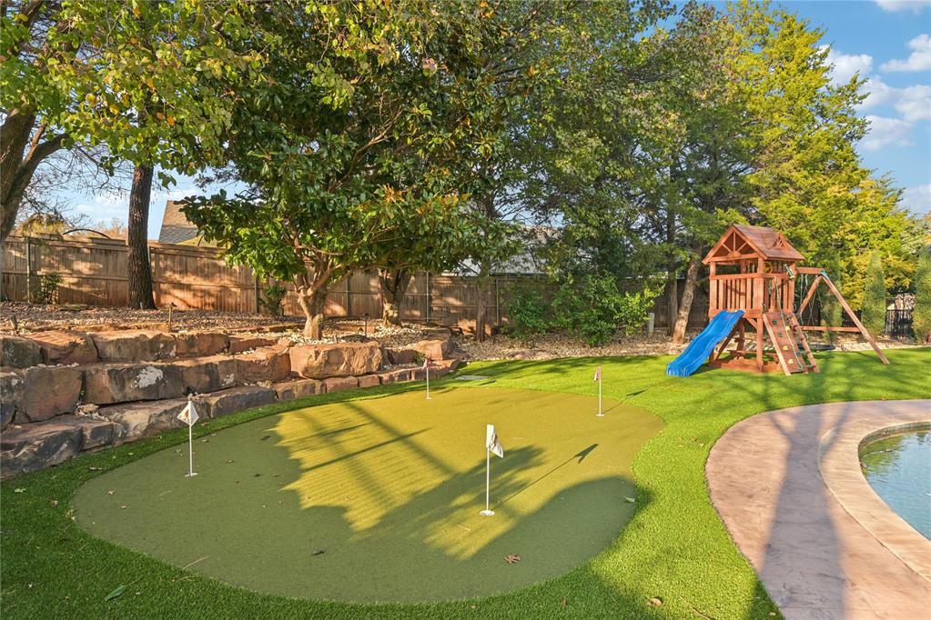 1401 Oak Tree Drive
