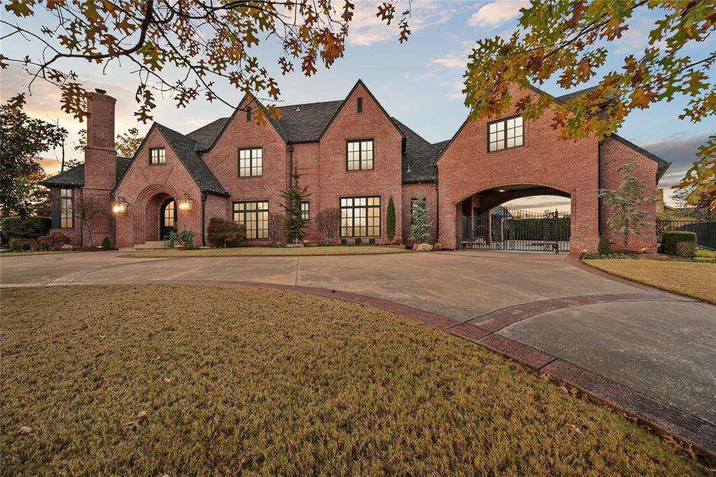 1401 Oak Tree Drive