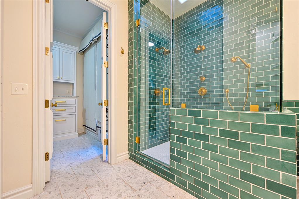1401 Oak Tree Drive