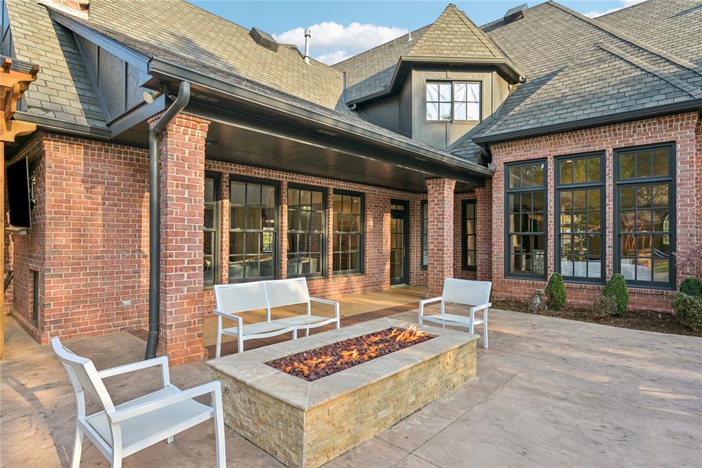 1401 Oak Tree Drive