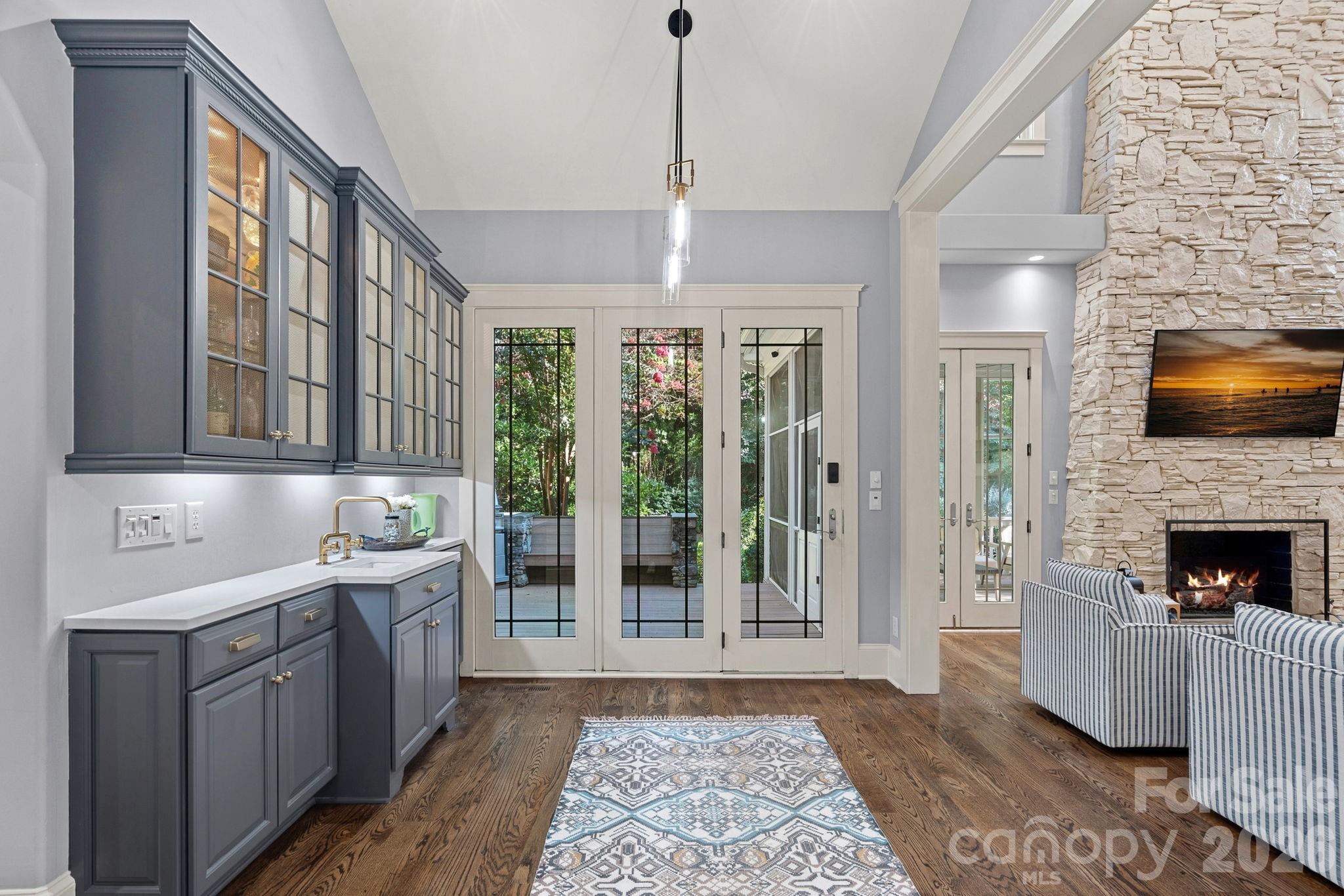 157 Dedham Loop