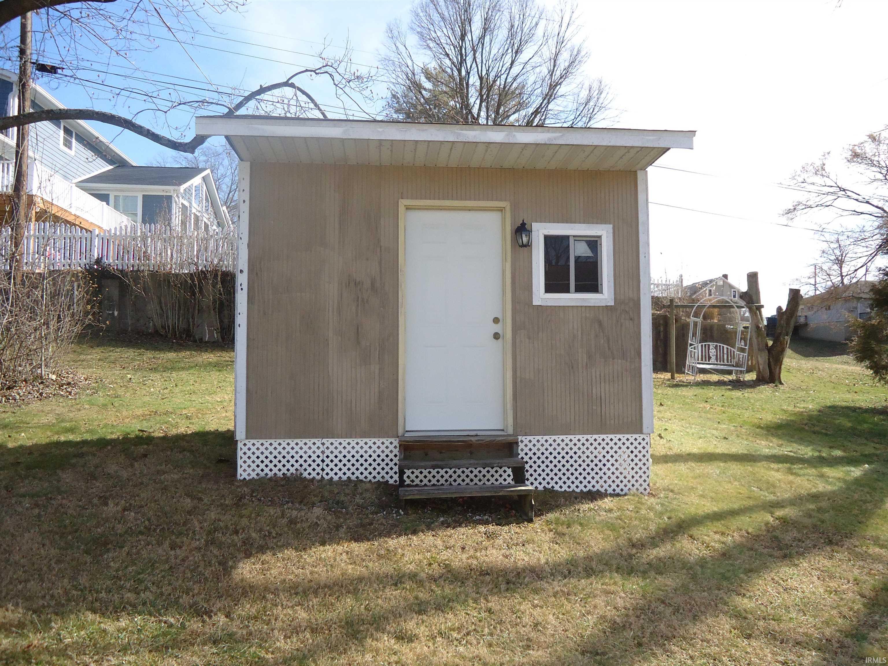 1208 OAK MANOR