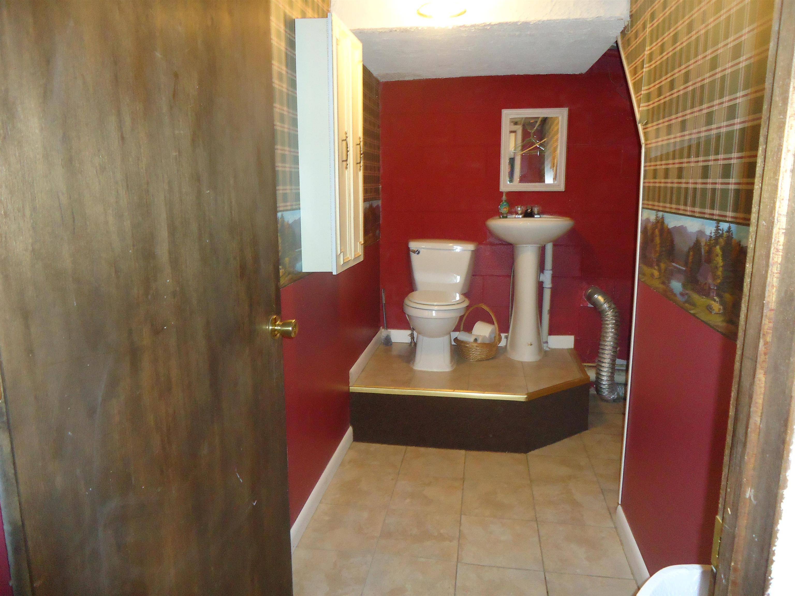 1208 OAK MANOR