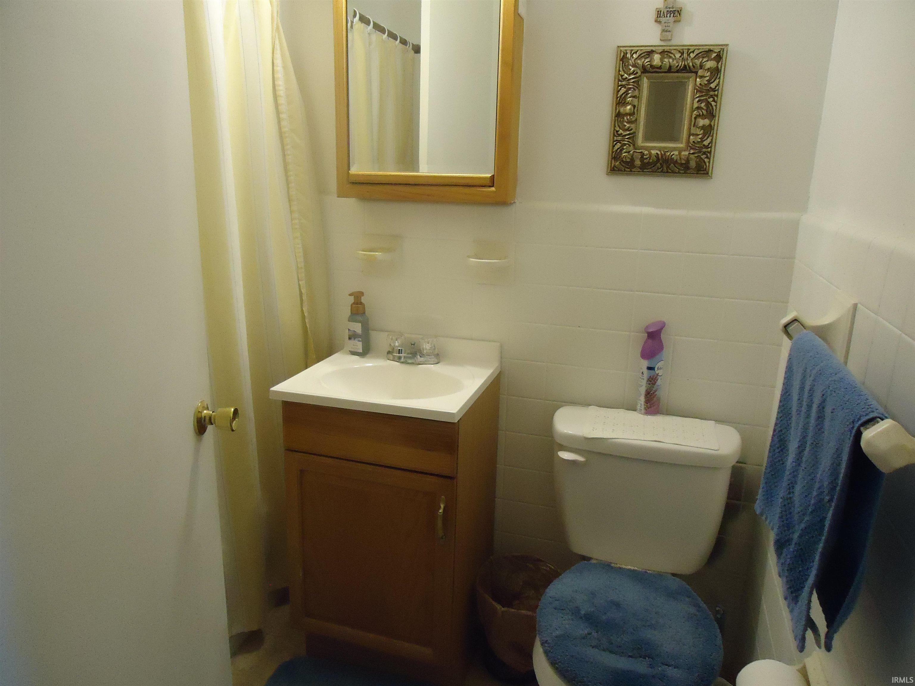 1208 OAK MANOR