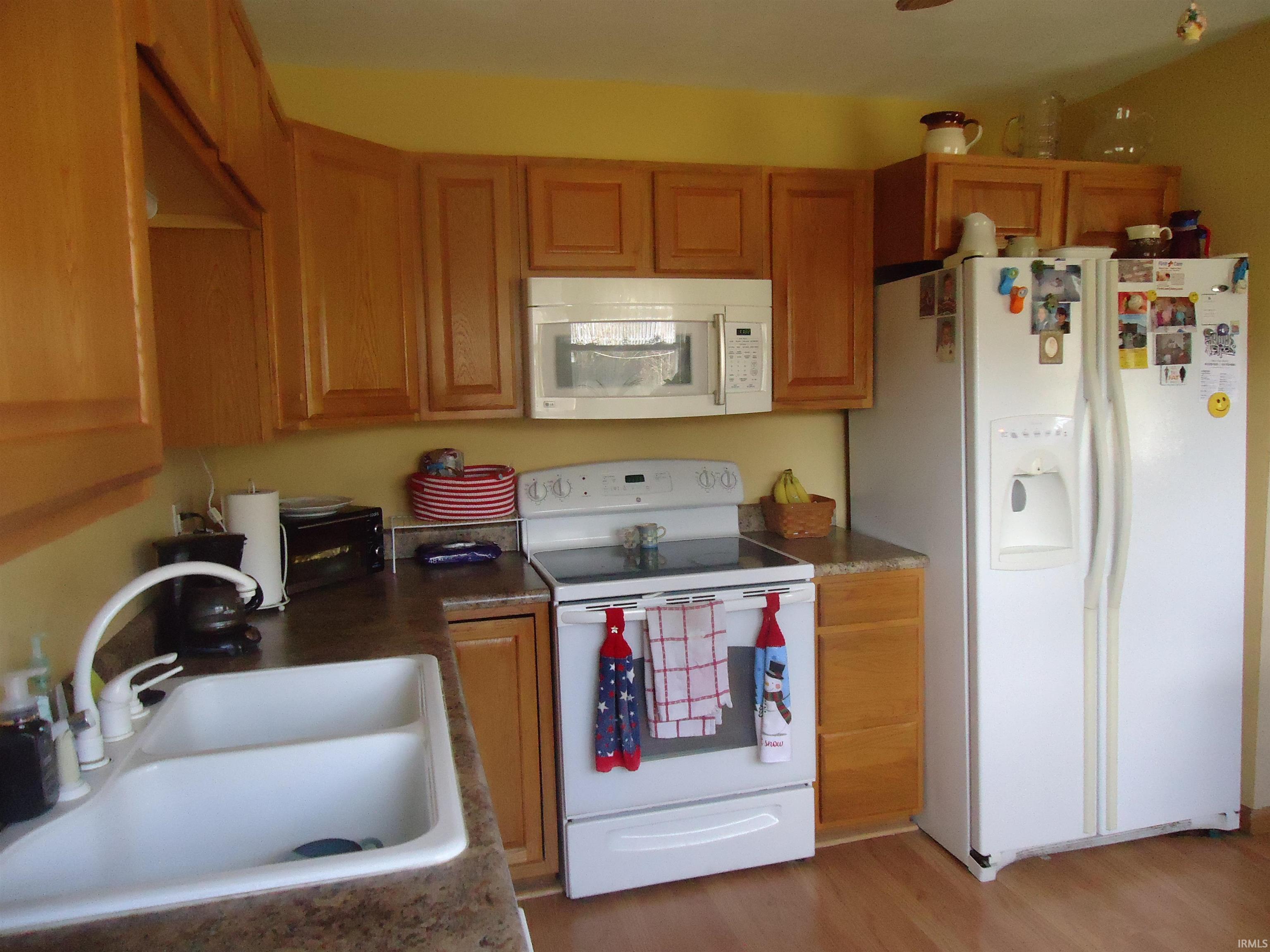 1208 OAK MANOR