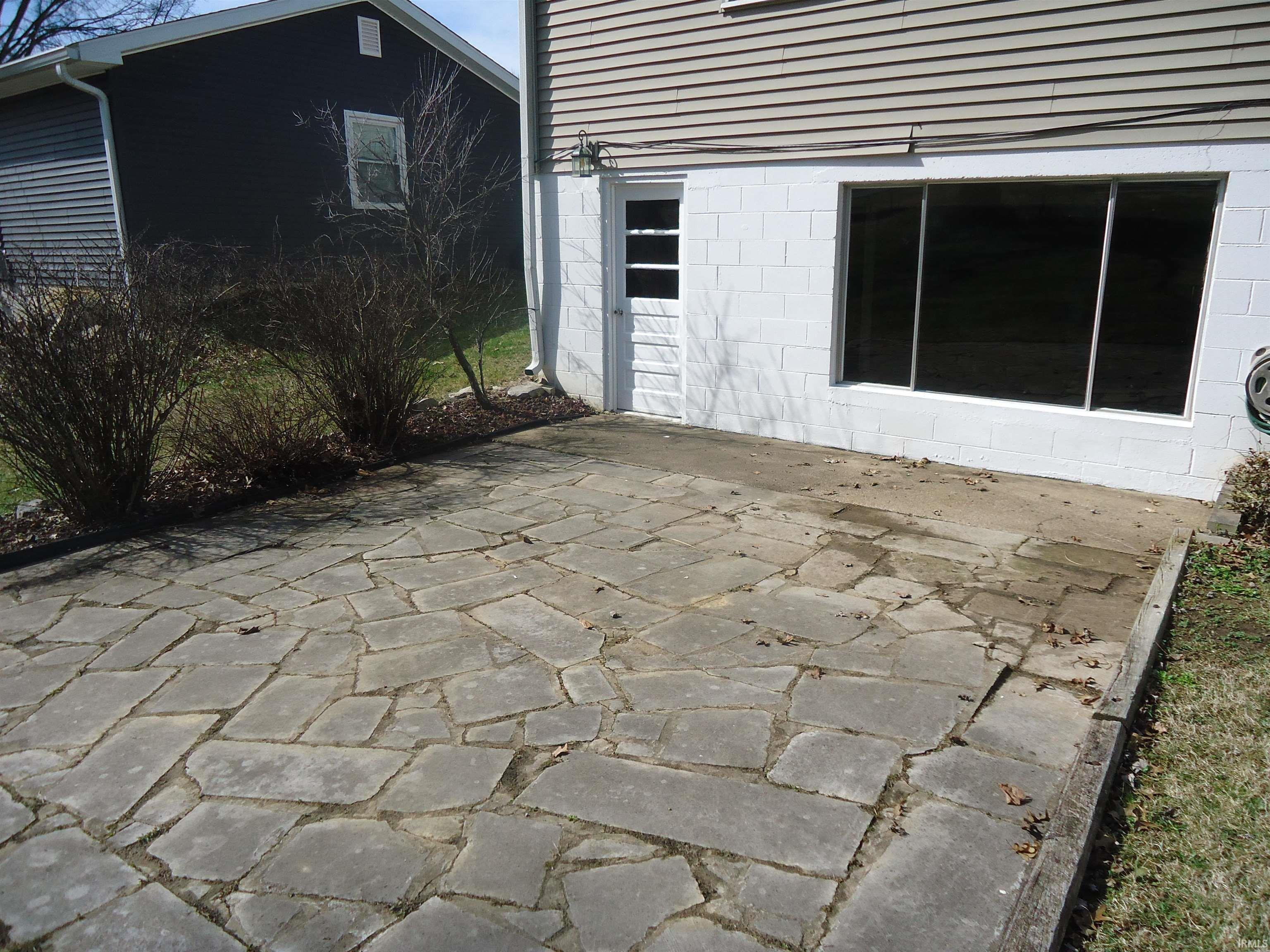 1208 OAK MANOR