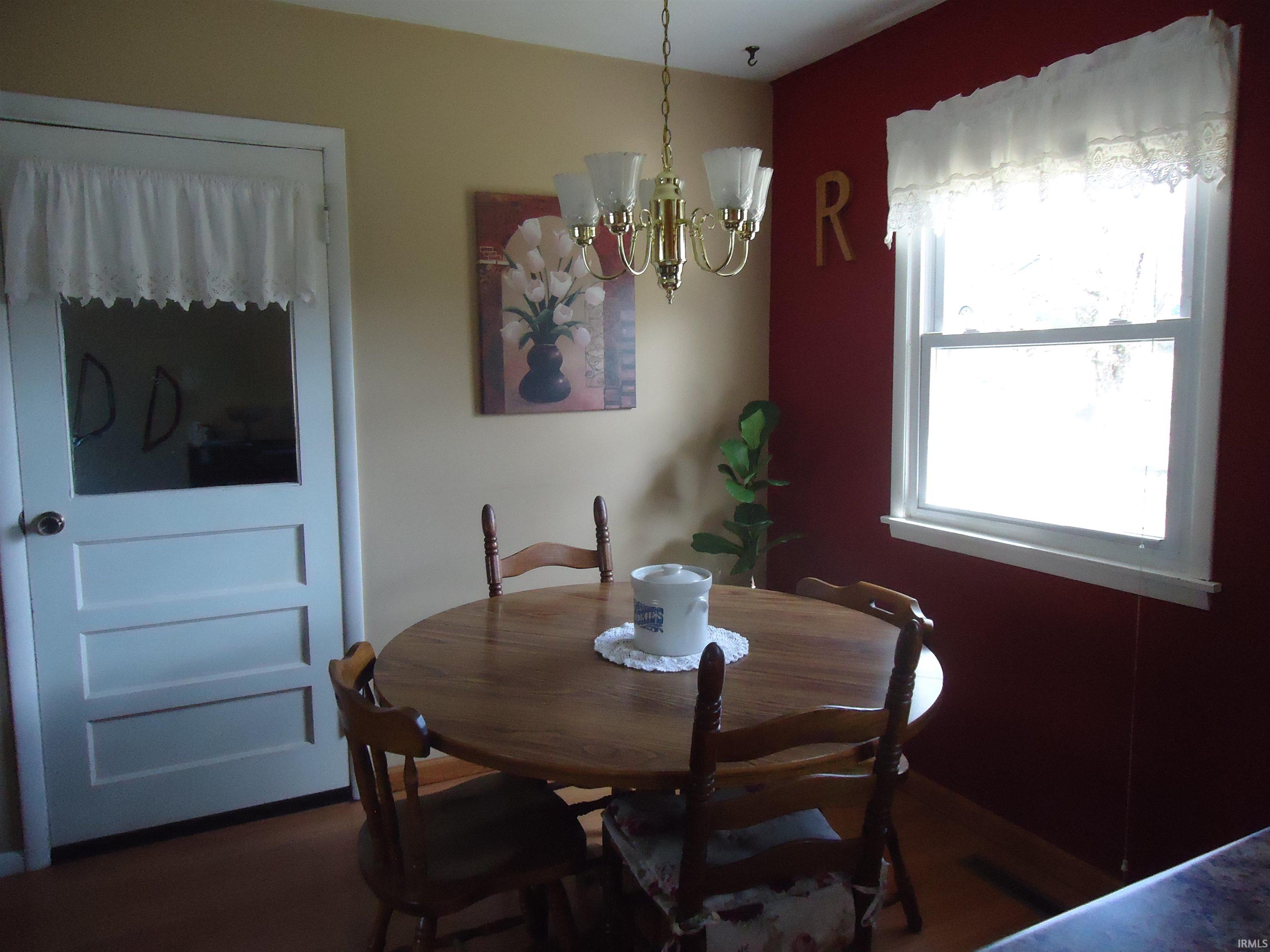 1208 OAK MANOR
