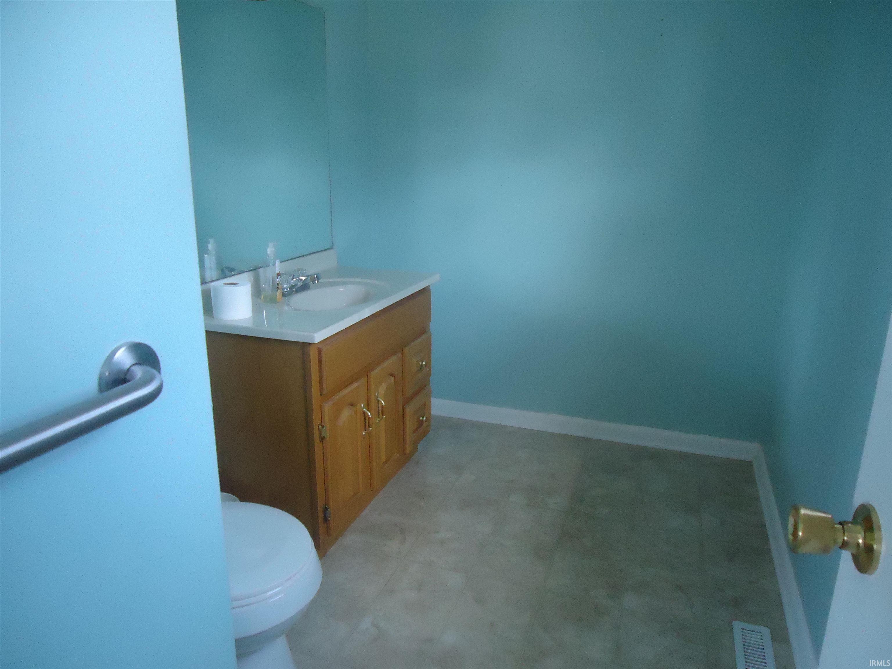 1208 OAK MANOR