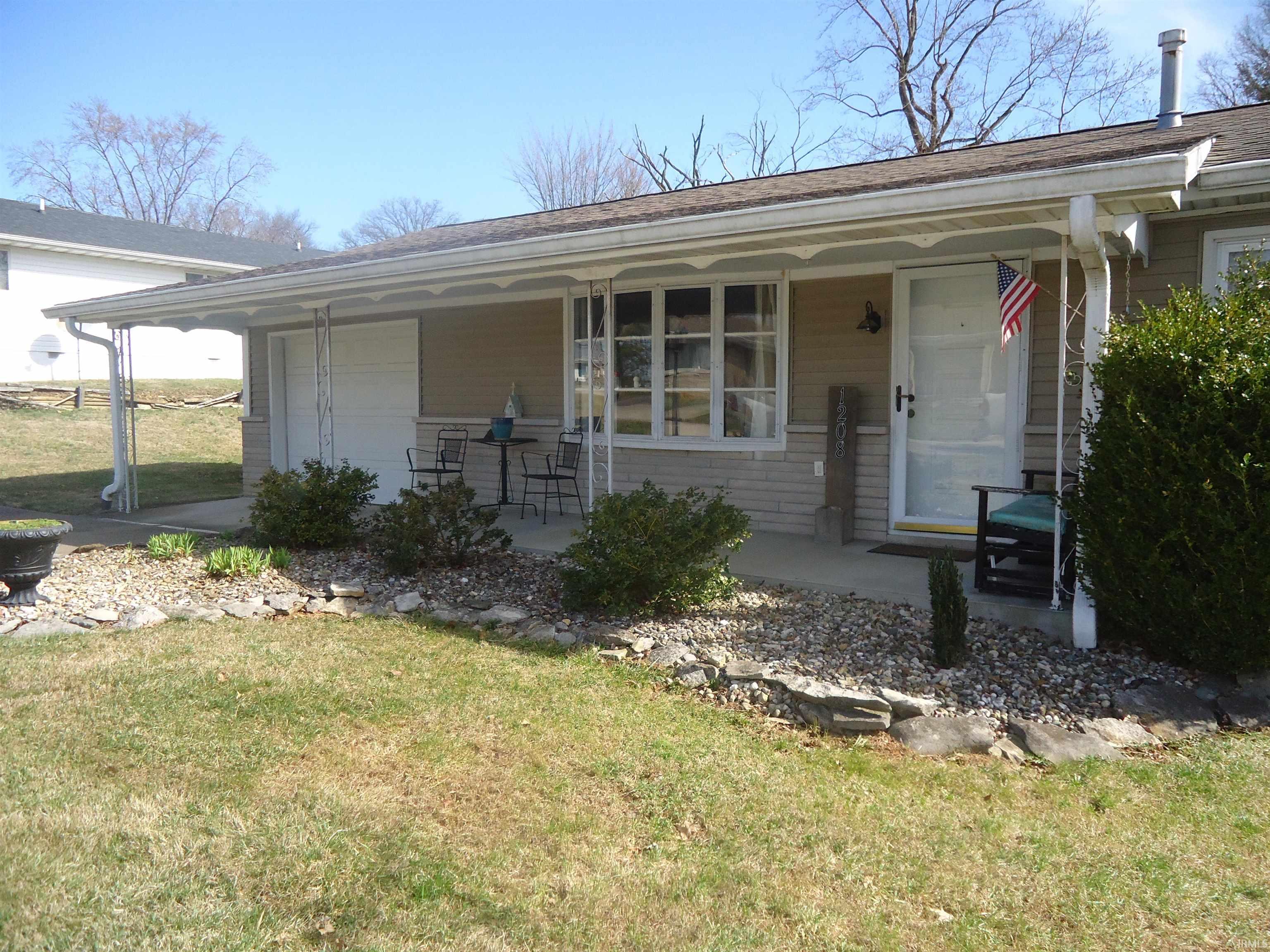 1208 OAK MANOR