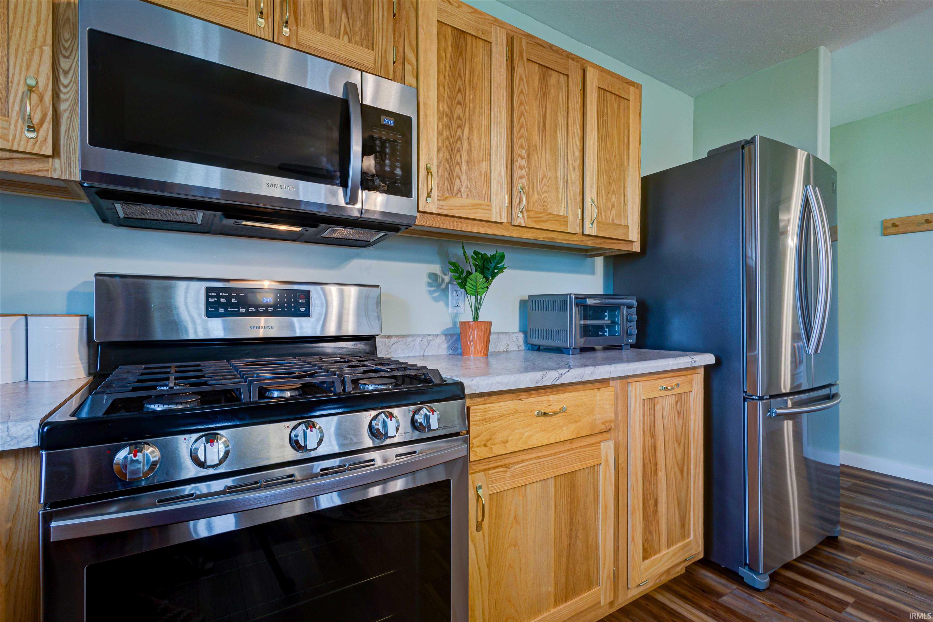 527 S 6th Street
