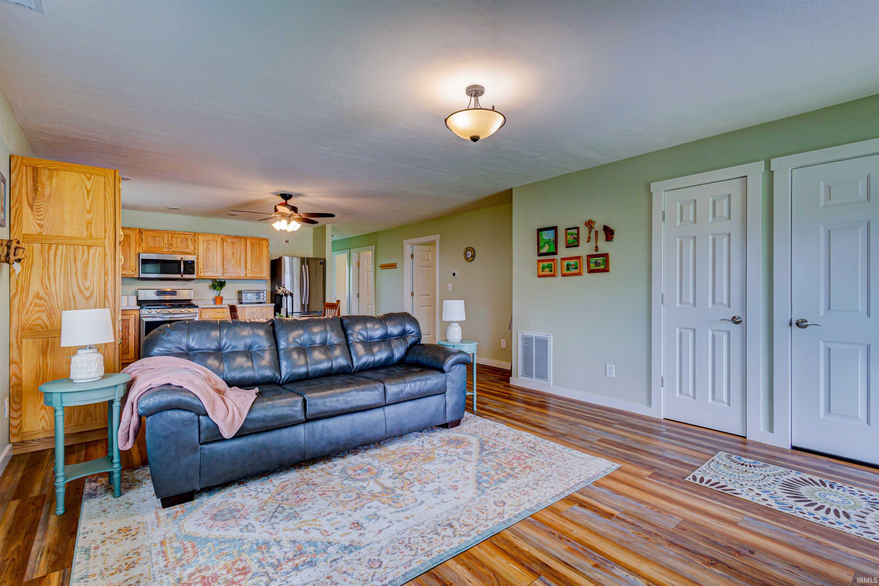 527 S 6th Street