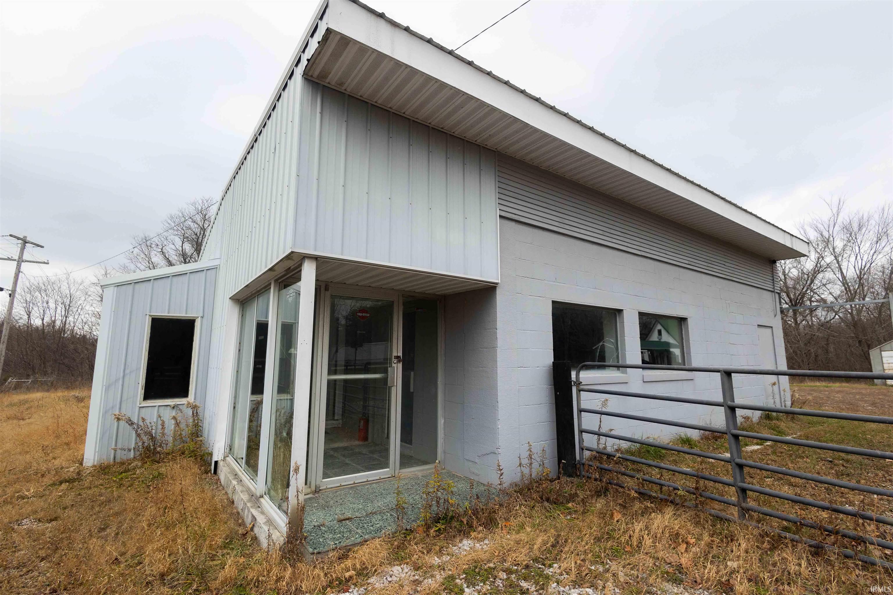 5614 E US Highway 150