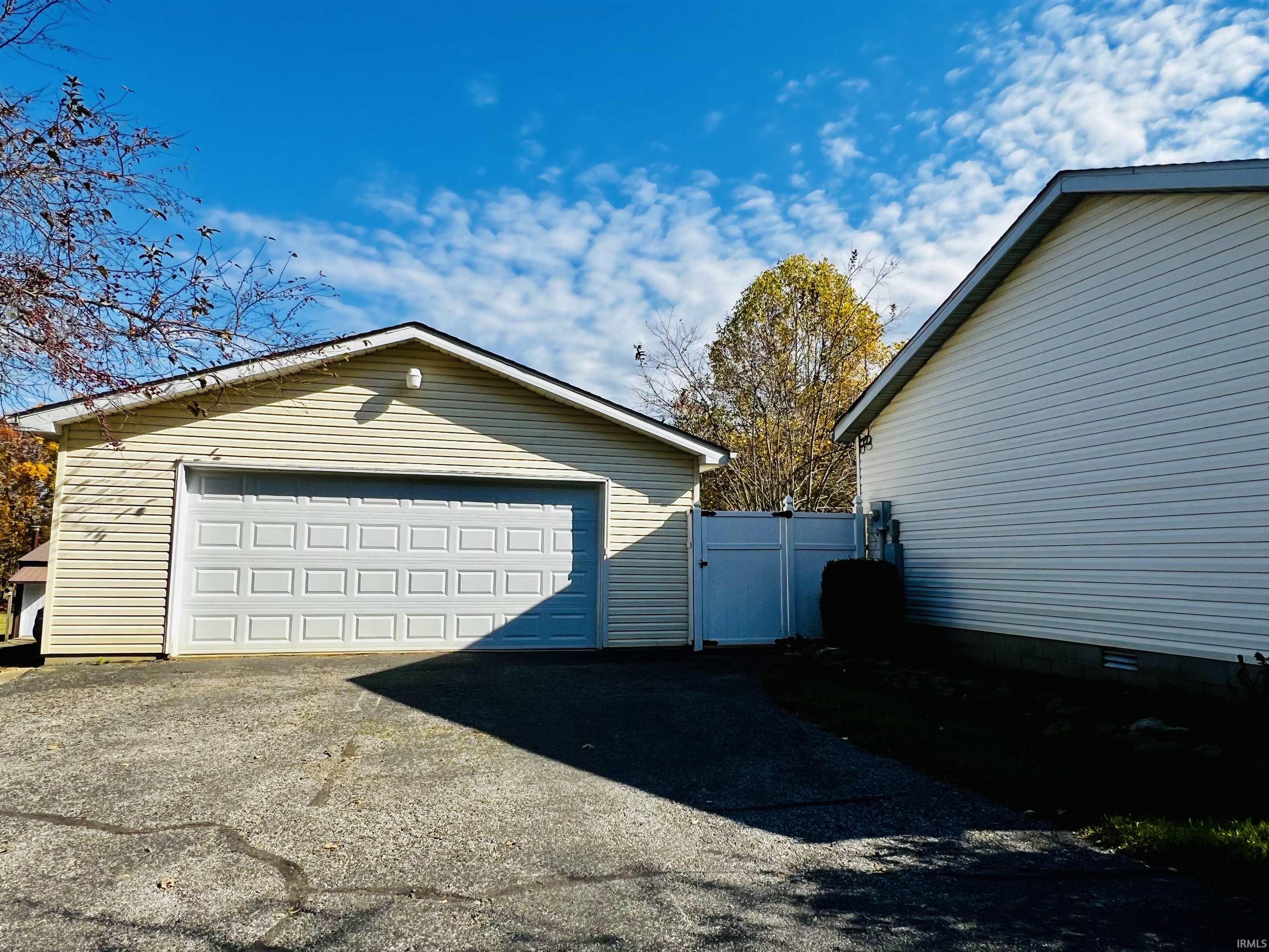 1600 Old Farm Road