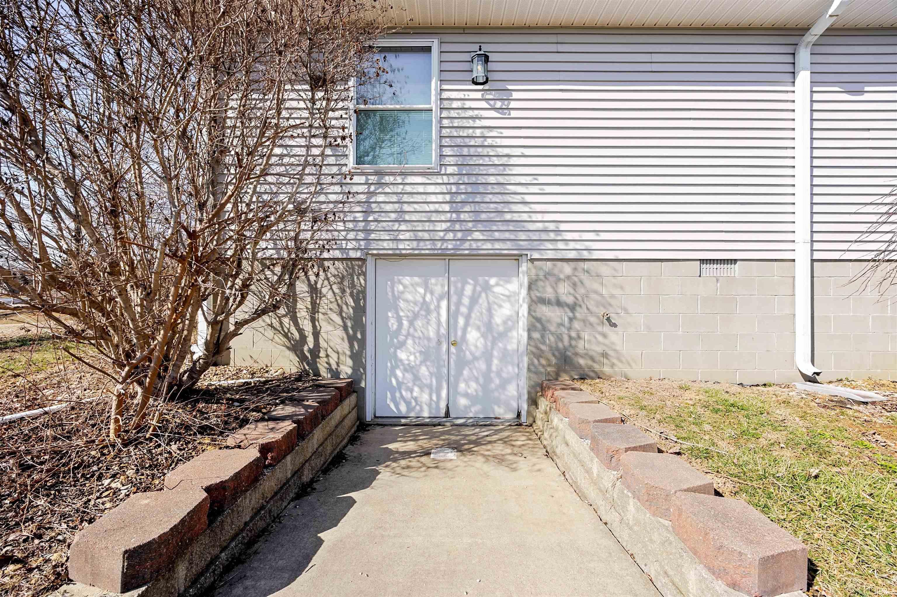 774 St Rd 58 E