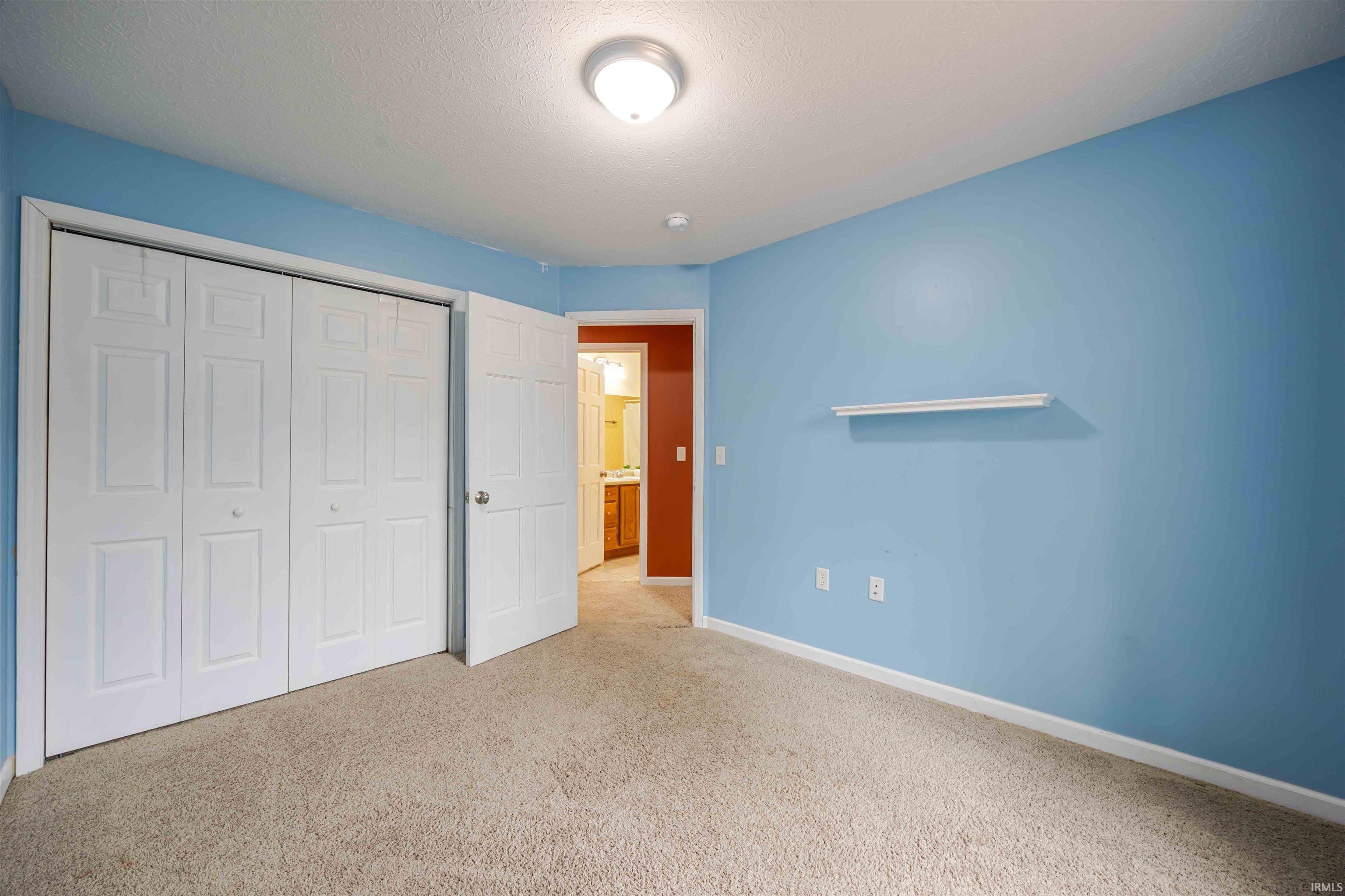 126 White's Pointe