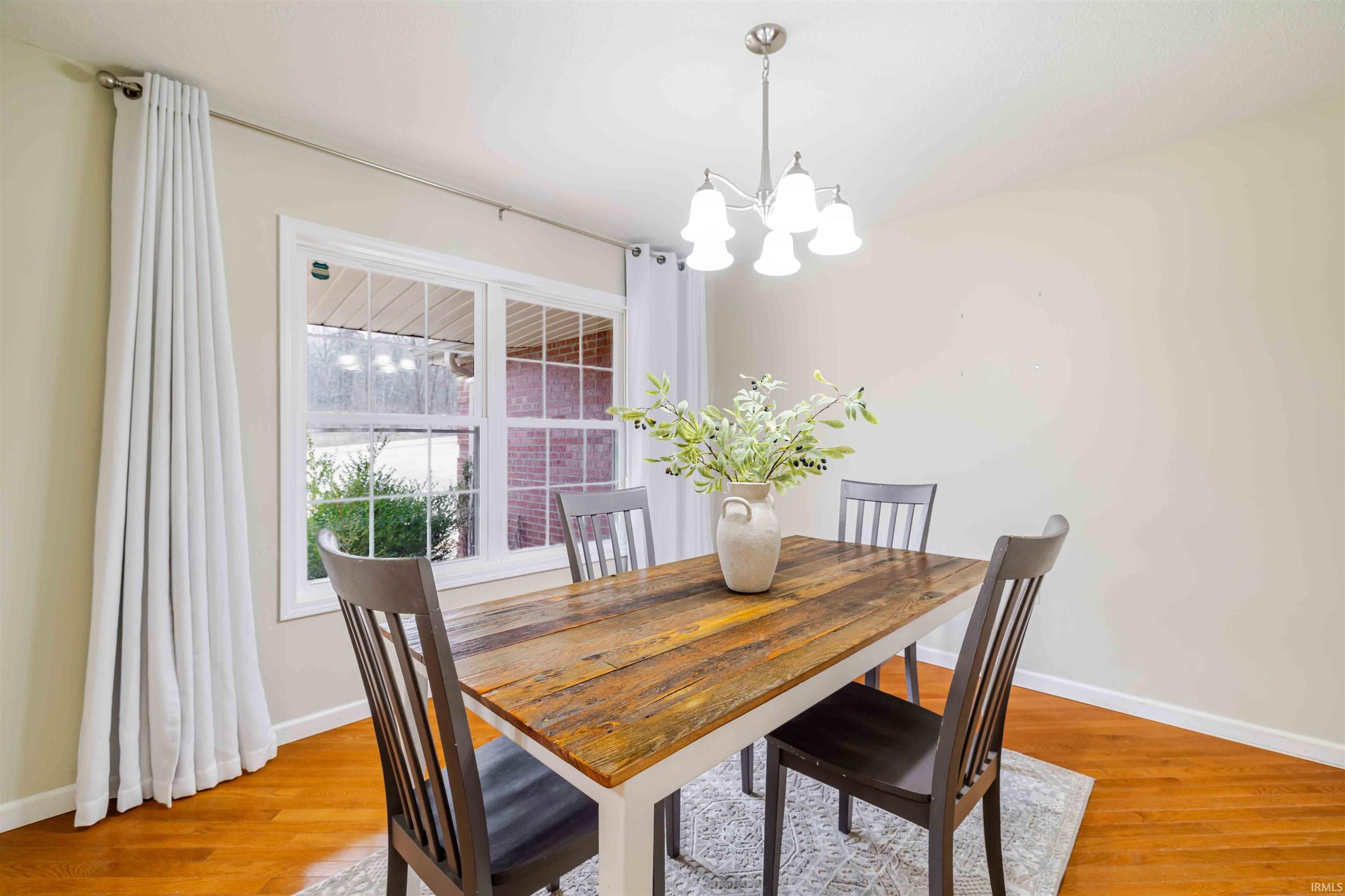 126 White's Pointe