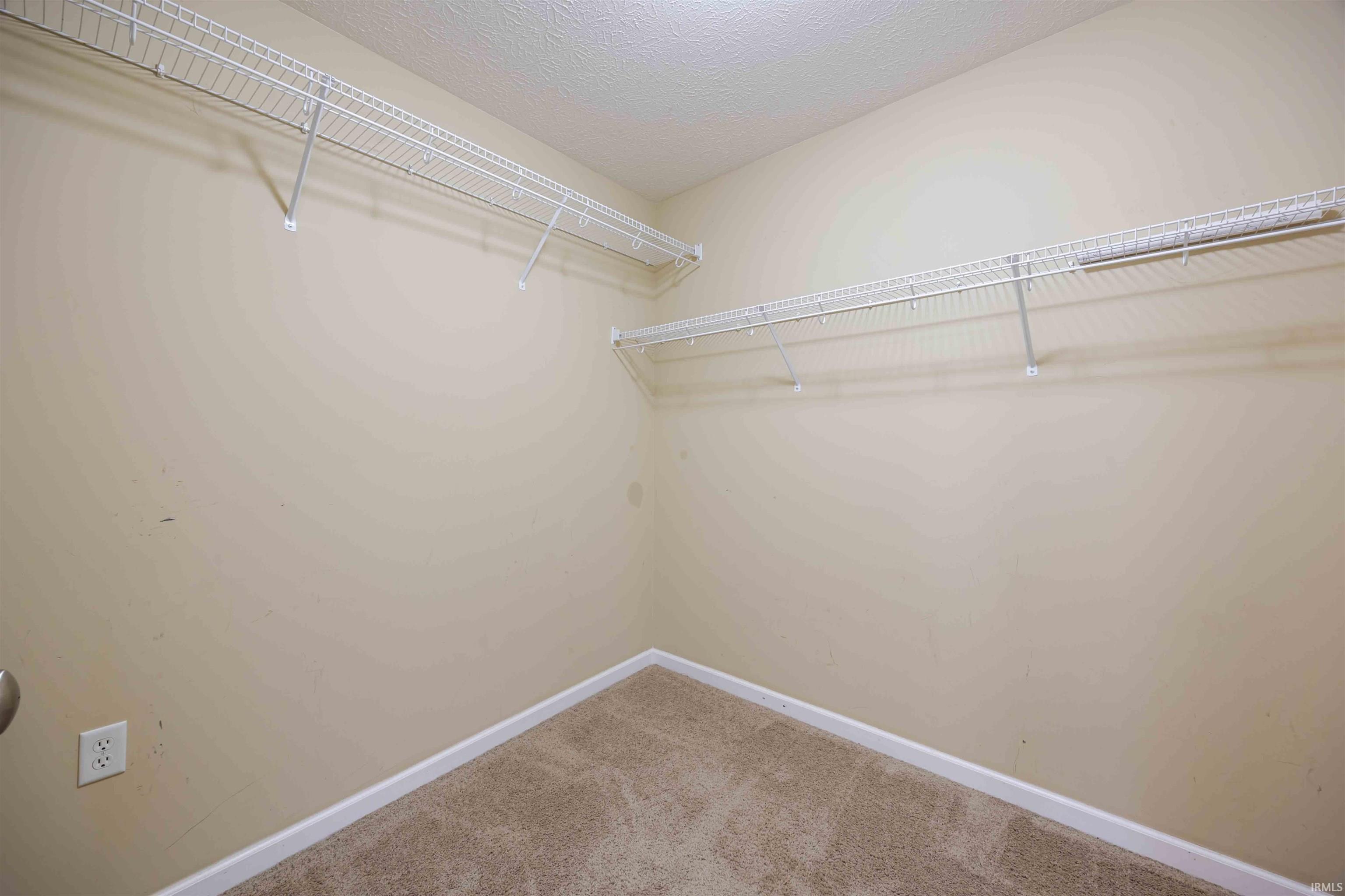 126 White's Pointe