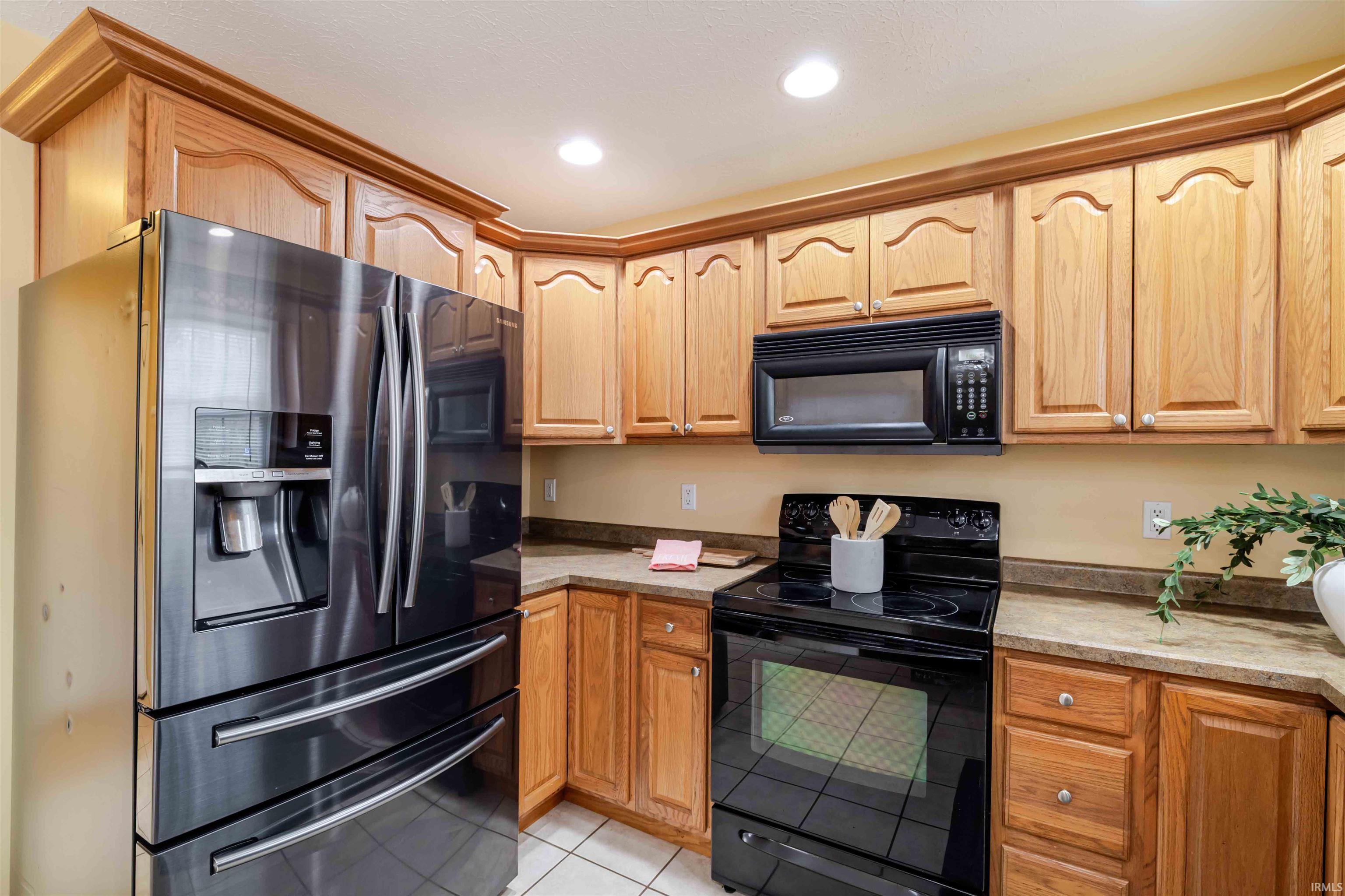 126 White's Pointe