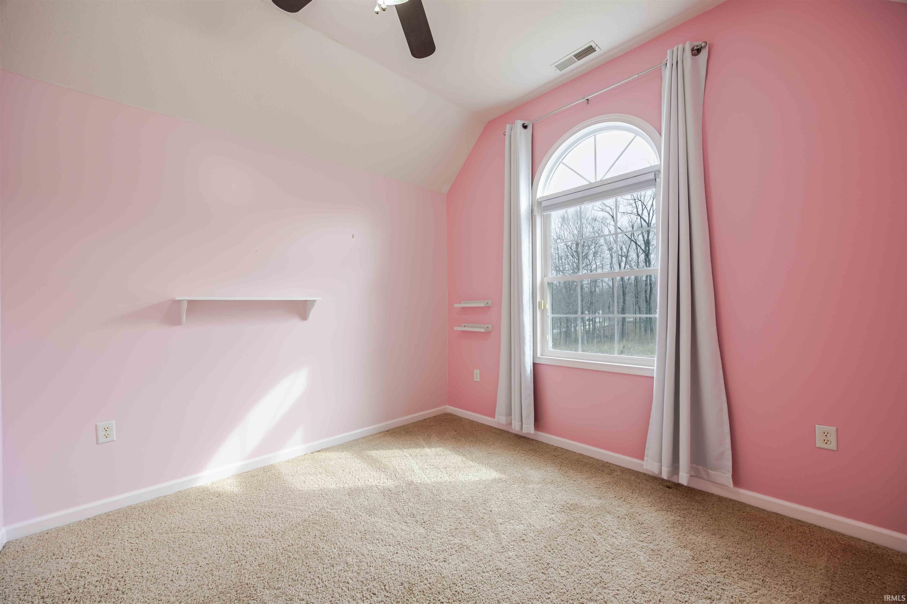 126 White's Pointe