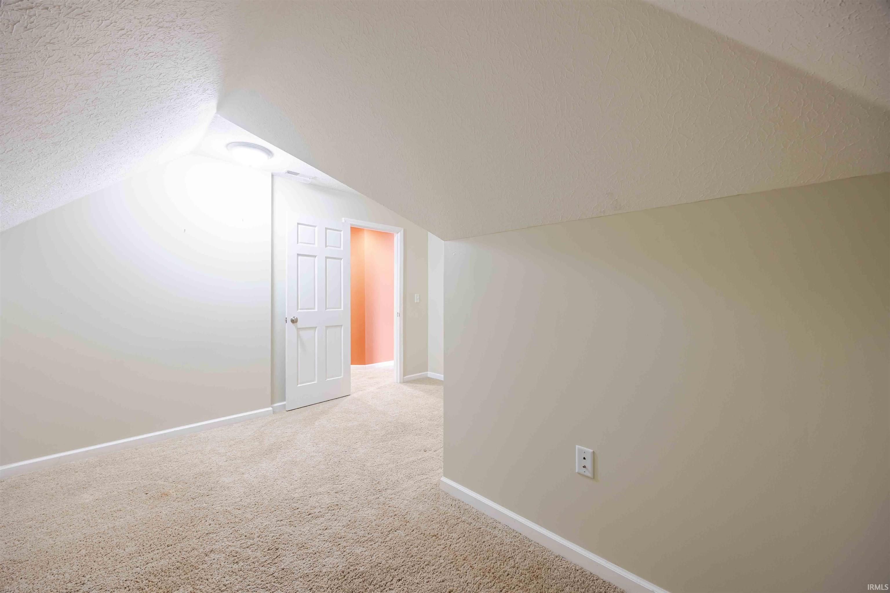 126 White's Pointe