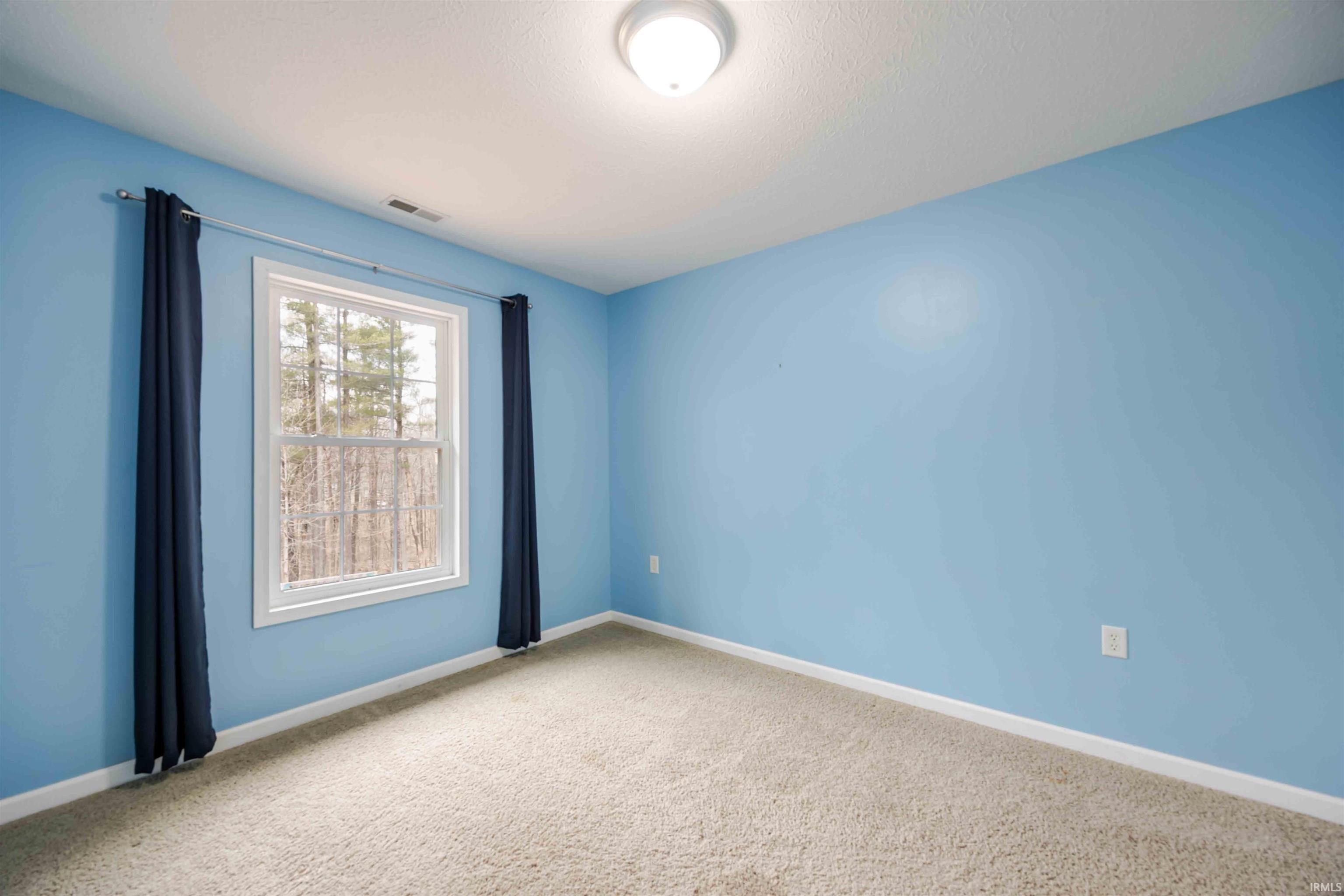 126 White's Pointe