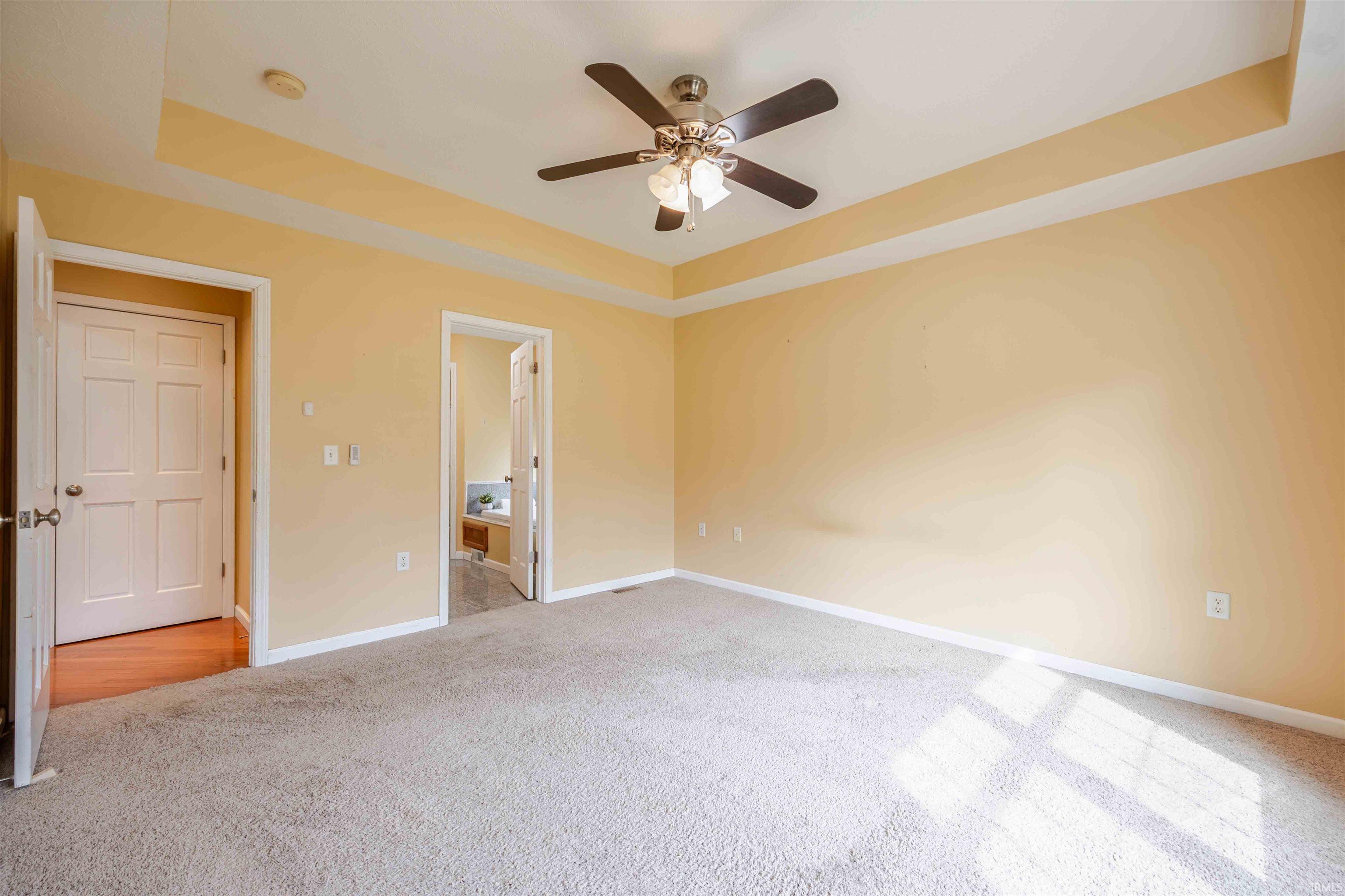 126 White's Pointe