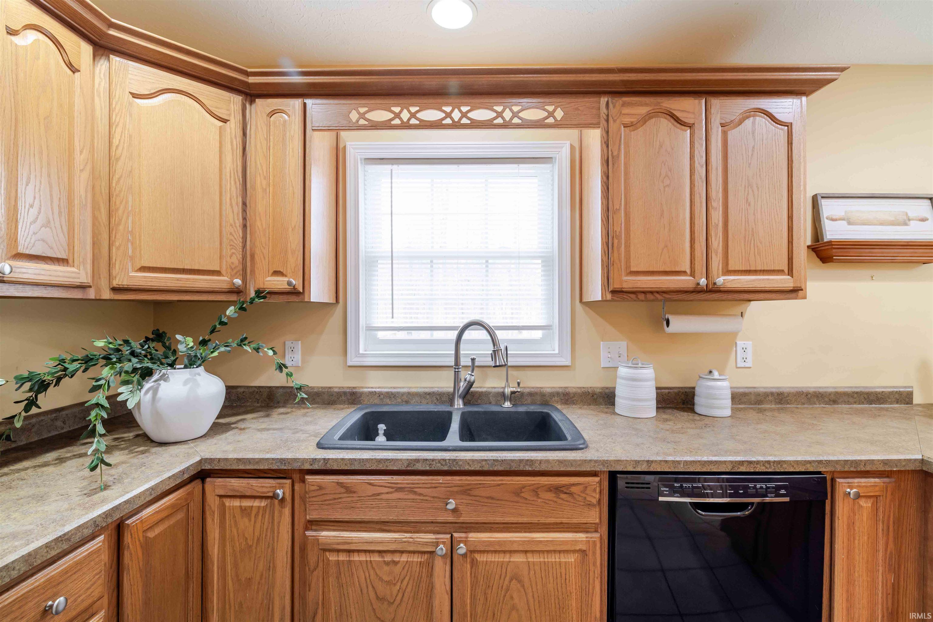 126 White's Pointe