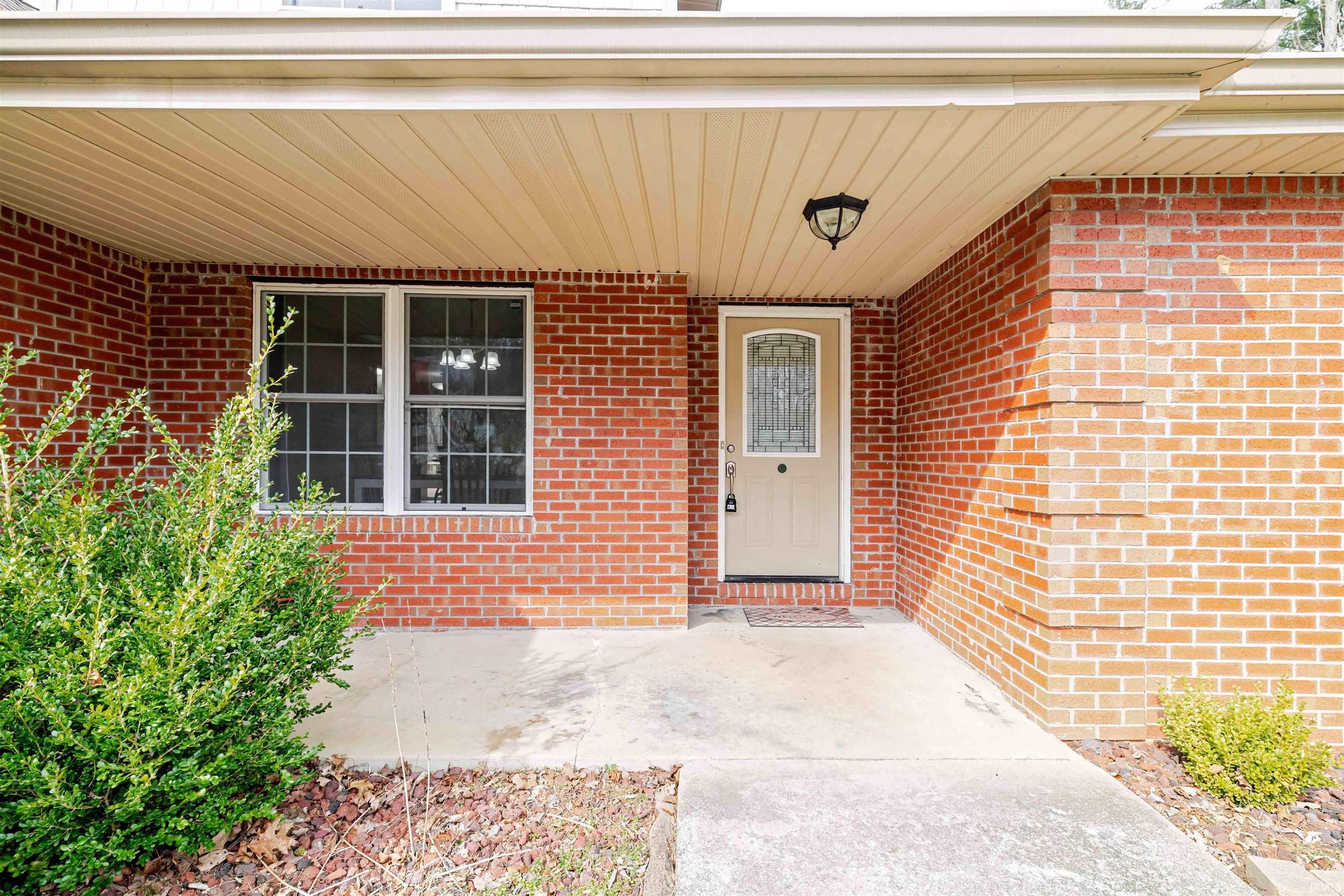 126 White's Pointe