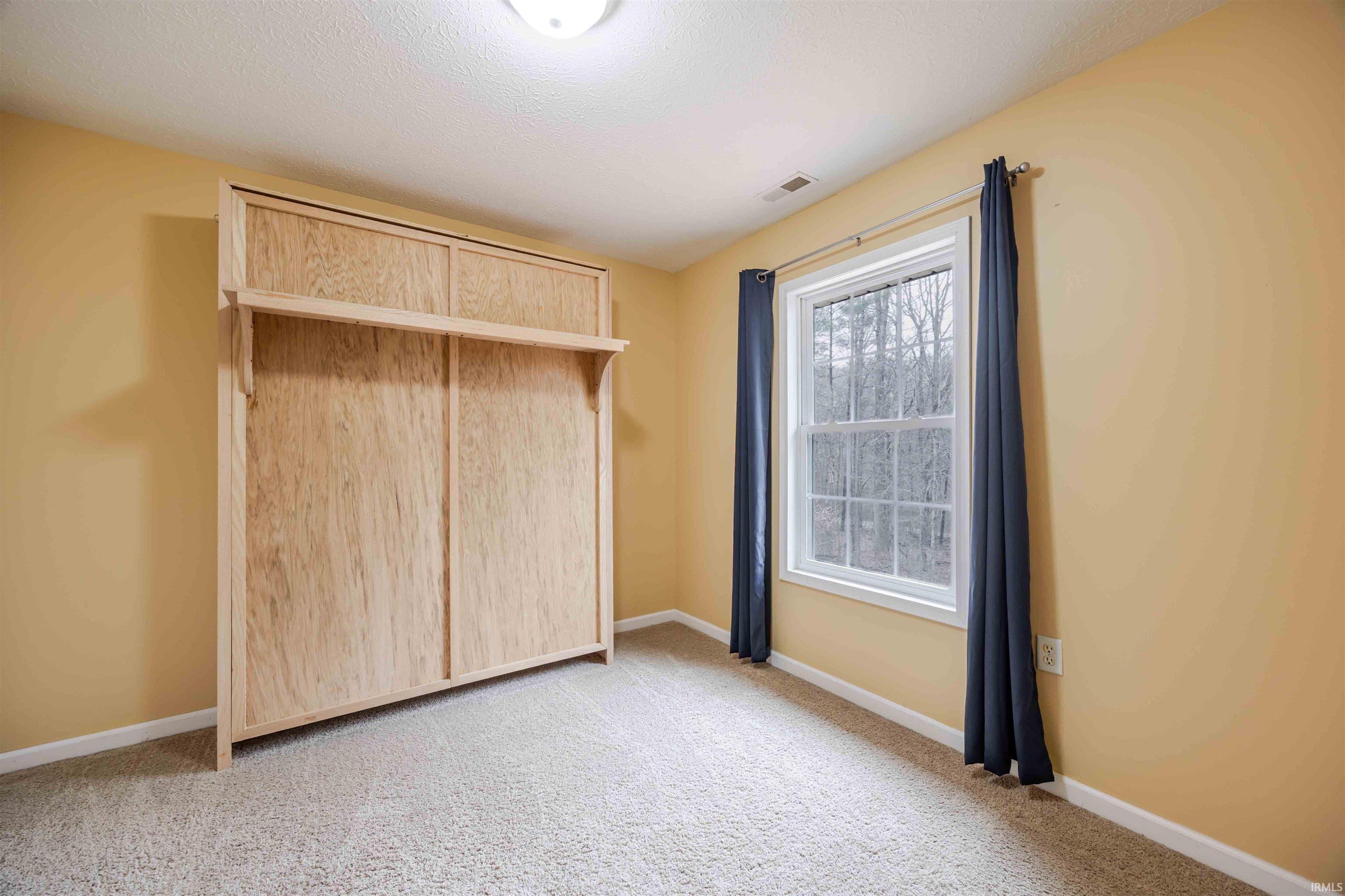 126 White's Pointe