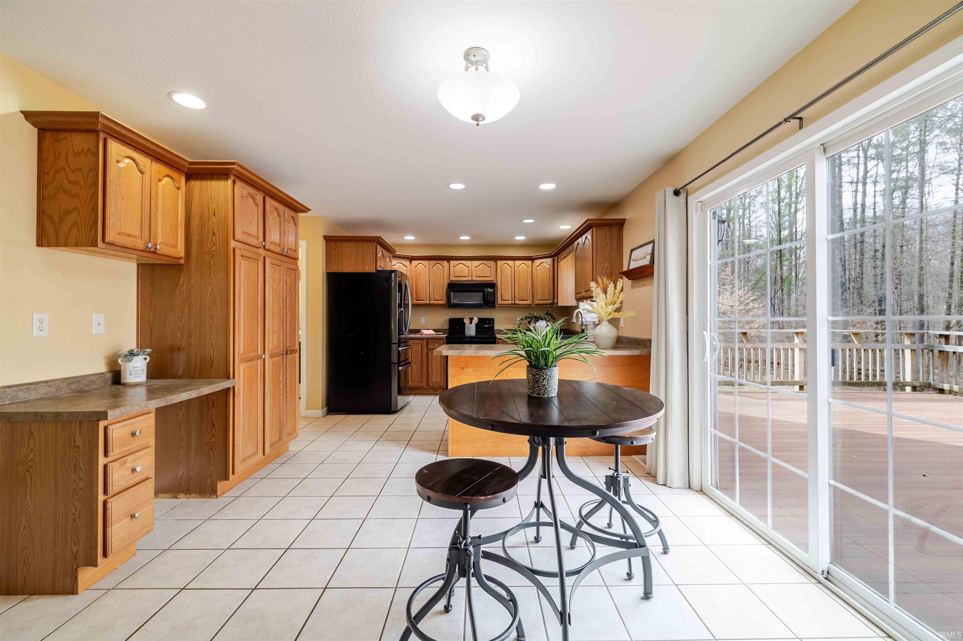 126 White's Pointe