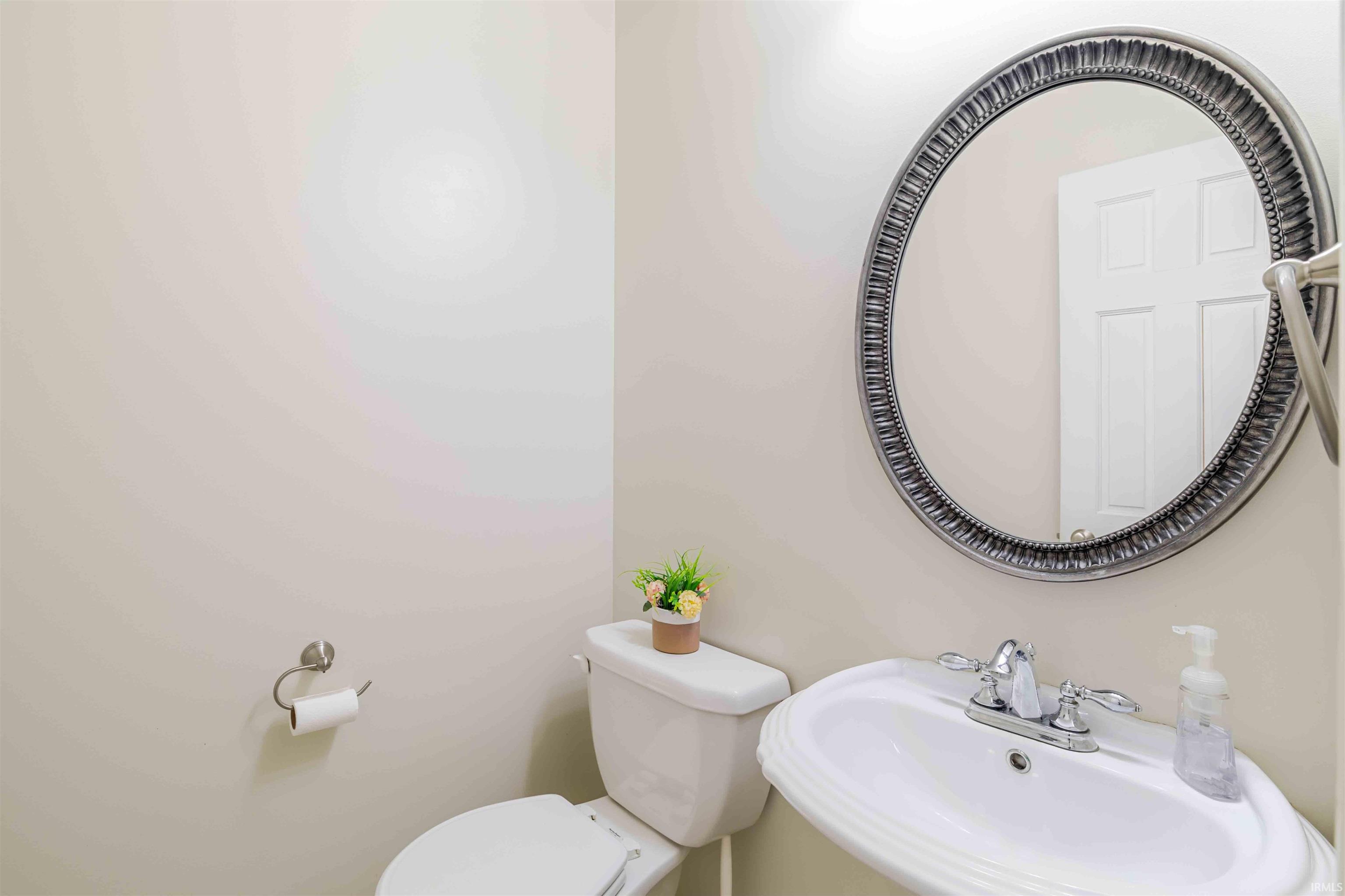 126 White's Pointe