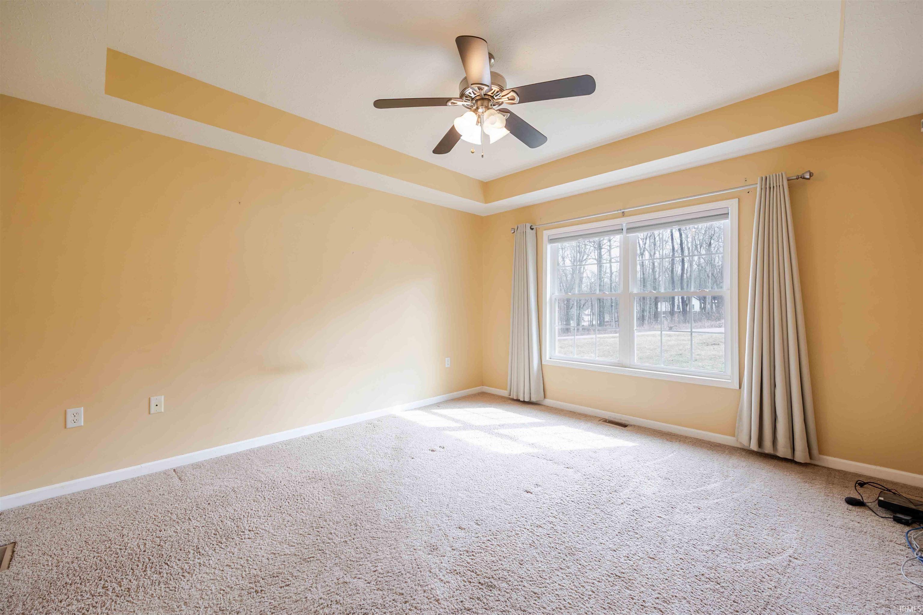 126 White's Pointe