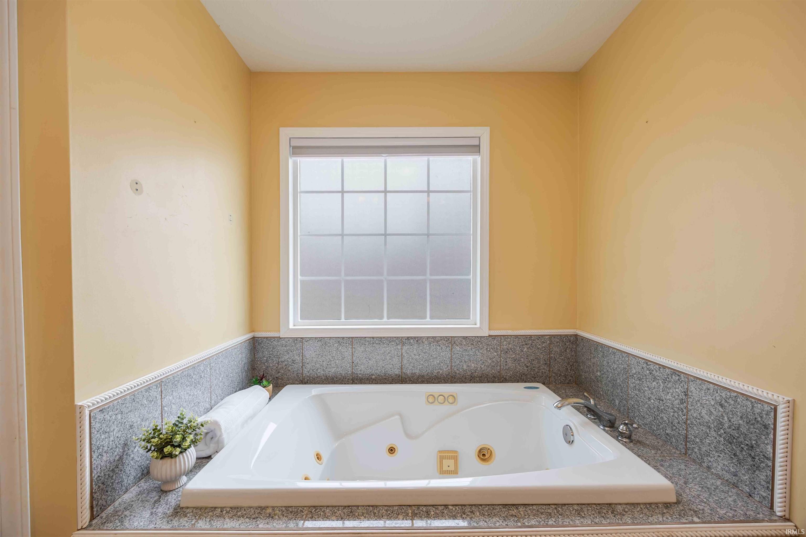 126 White's Pointe