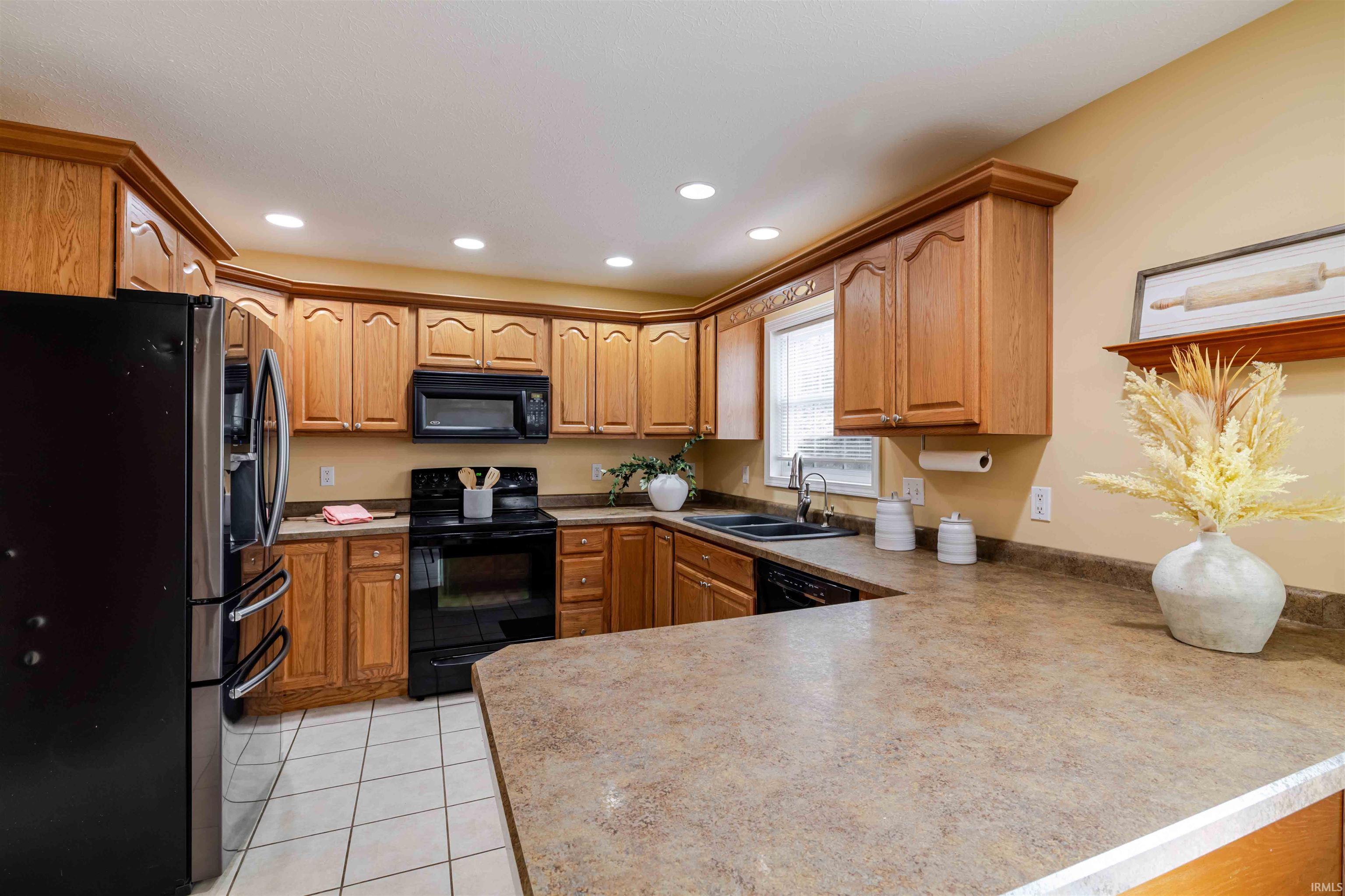 126 White's Pointe
